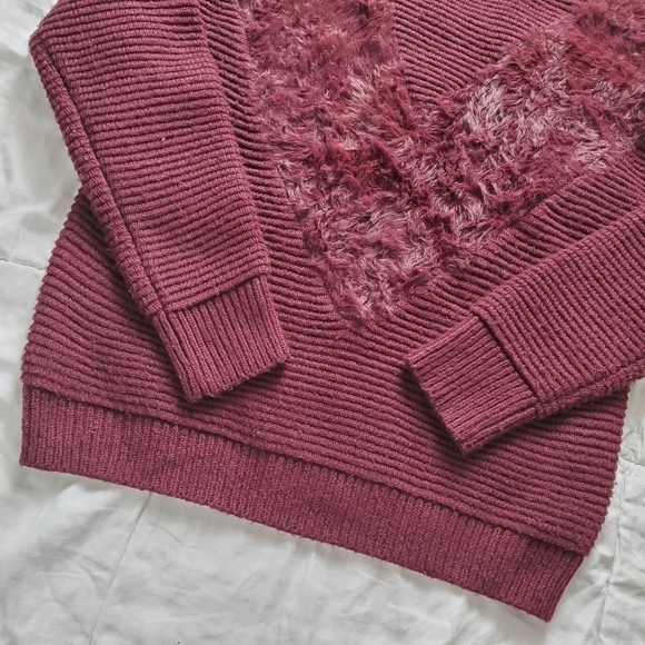 J.O.A. Knitted Oversized Fuzzy V Sweater Burgundy Size Small - Picture 3 of 10